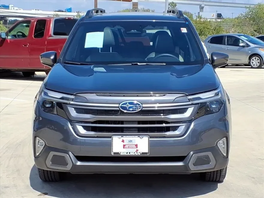 2025 Subaru Forester Limited Base photo 1