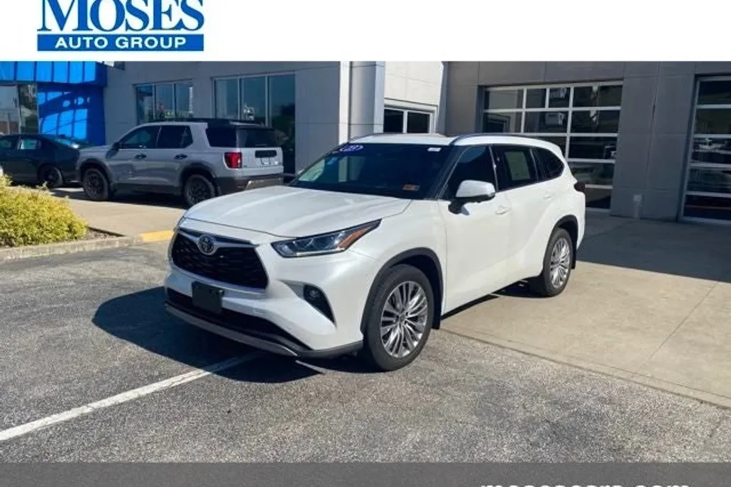 2023 Toyota Highlander Platinum photo 1