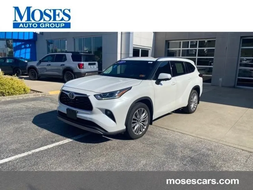 2023 Toyota Highlander Platinum photo 1