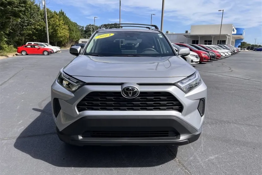 2024 Toyota RAV4 XLE photo 1