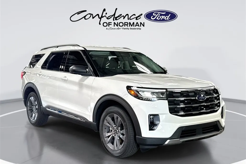 2025 Ford Explorer photo 1