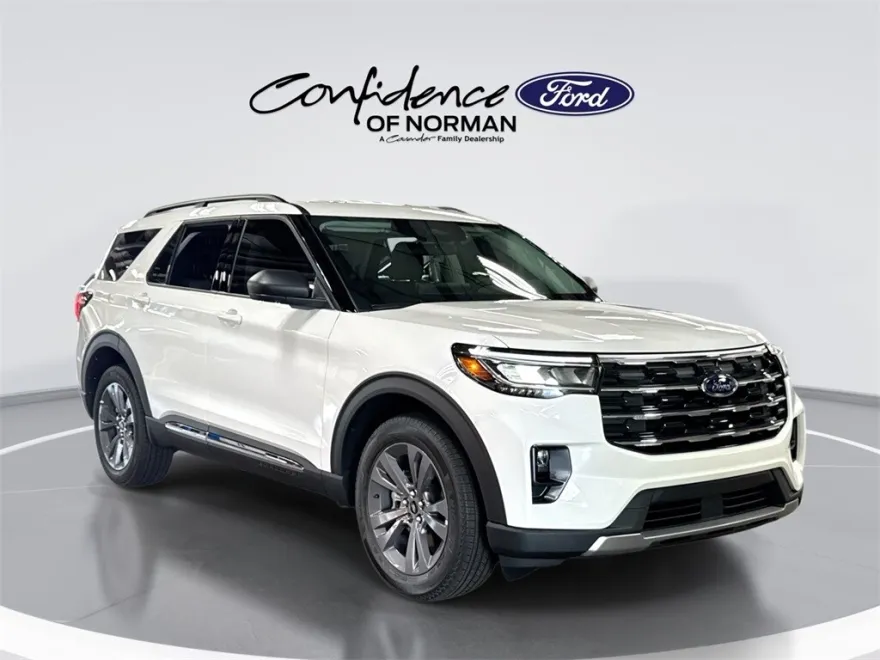 2025 Ford Explorer photo 1