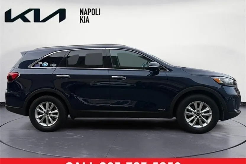 2019 Kia Sorento LX photo 1