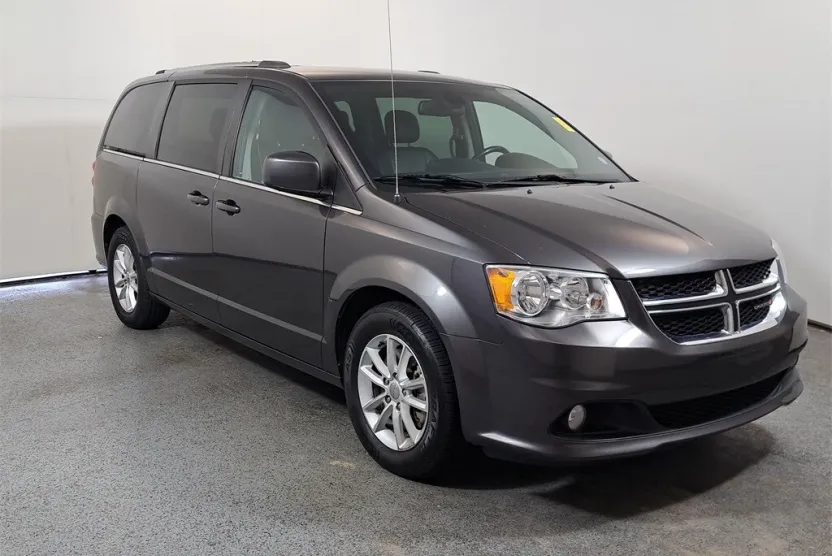 2020 Dodge Grand Caravan SXT photo 1