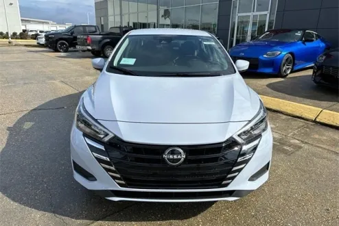 2025 Nissan Versa 1.6 SV photo 2