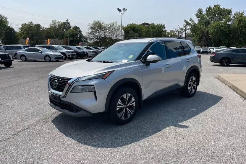2021 Nissan Rogue SV photo 1