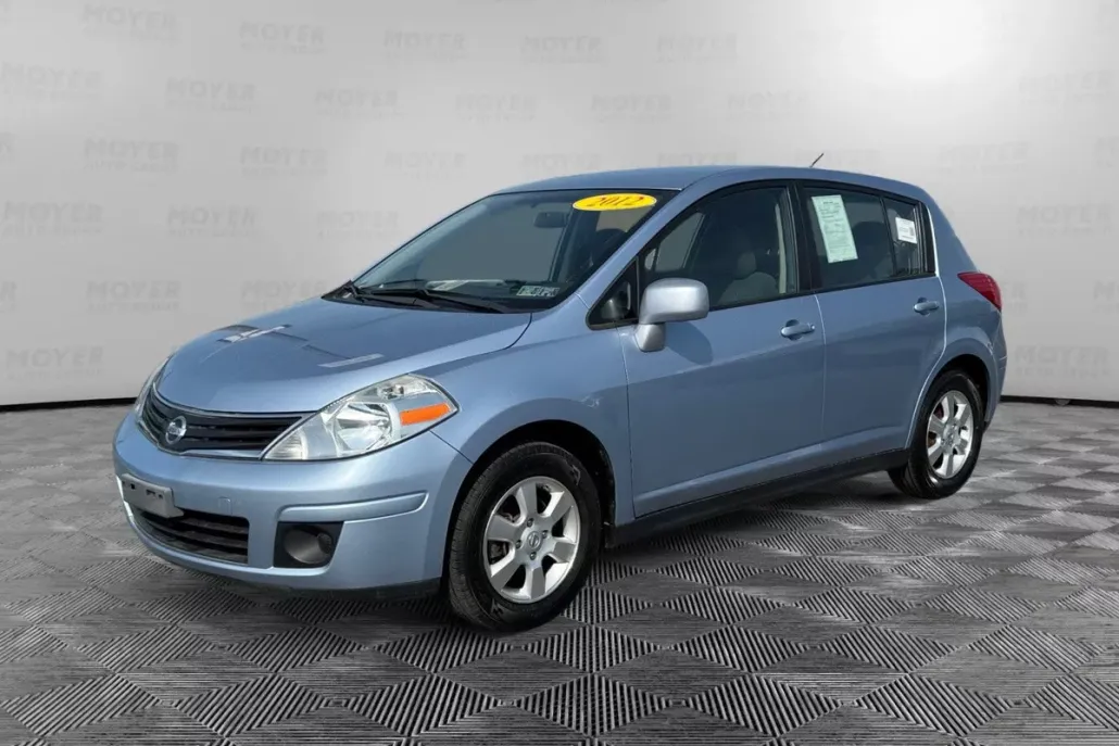 2012 Nissan Versa 1.8 S photo 1