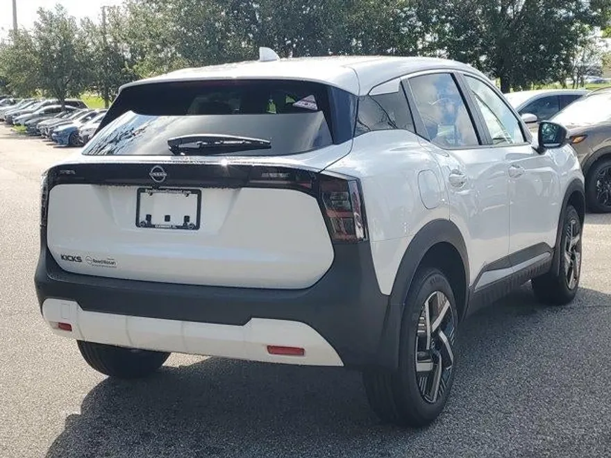 2025 Nissan Kicks SV photo 1