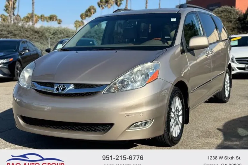 2008 Toyota Sienna XLE Limited photo 1