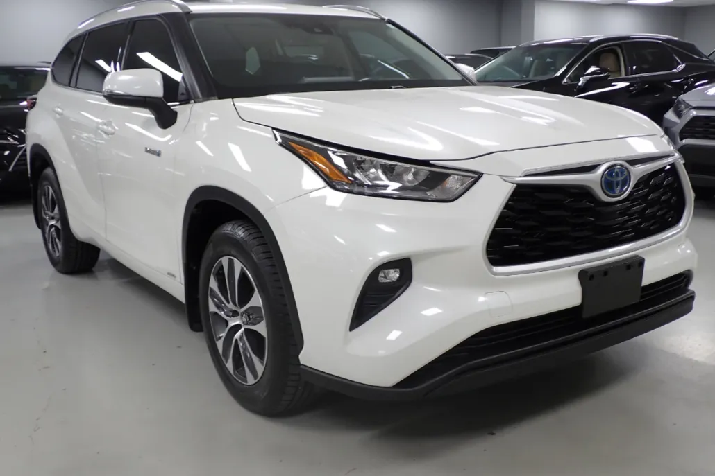 2020 Toyota Highlander Hybrid XLE photo 1