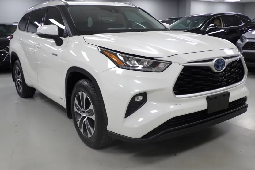 2020 Toyota Highlander Hybrid XLE photo 1