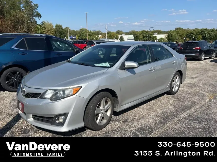 2012 Toyota Camry SE photo 1
