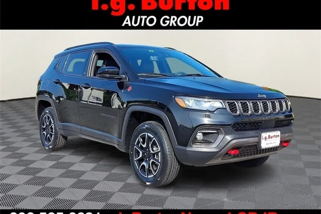 2024 Jeep Compass Trailhawk photo 1