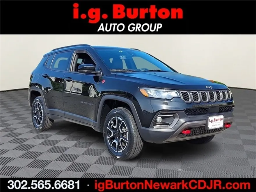 2024 Jeep Compass Trailhawk photo 1