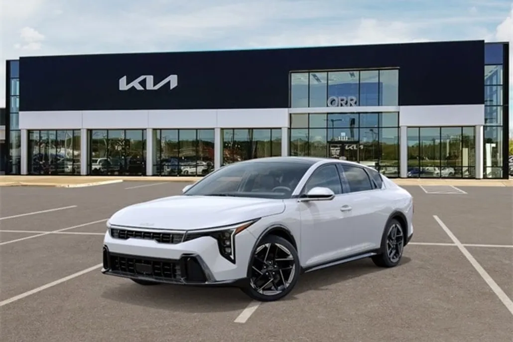 2025 Kia K4 GT-Line photo 1