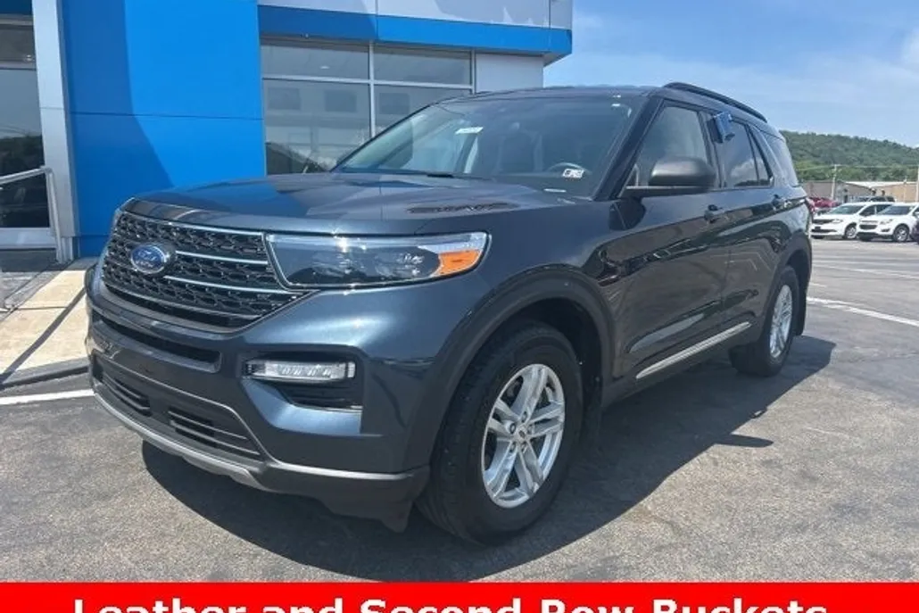 2024 Ford Explorer XLT photo 1