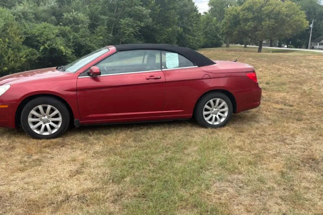 2010 Chrysler Sebring Touring photo 1