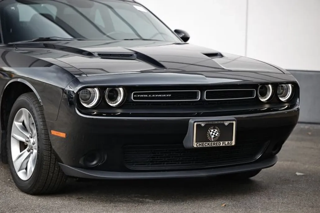 2021 Dodge Challenger SXT photo 1