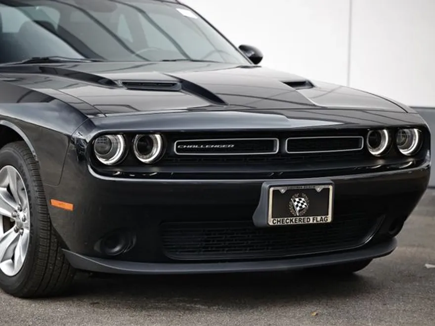 2021 Dodge Challenger SXT photo 1