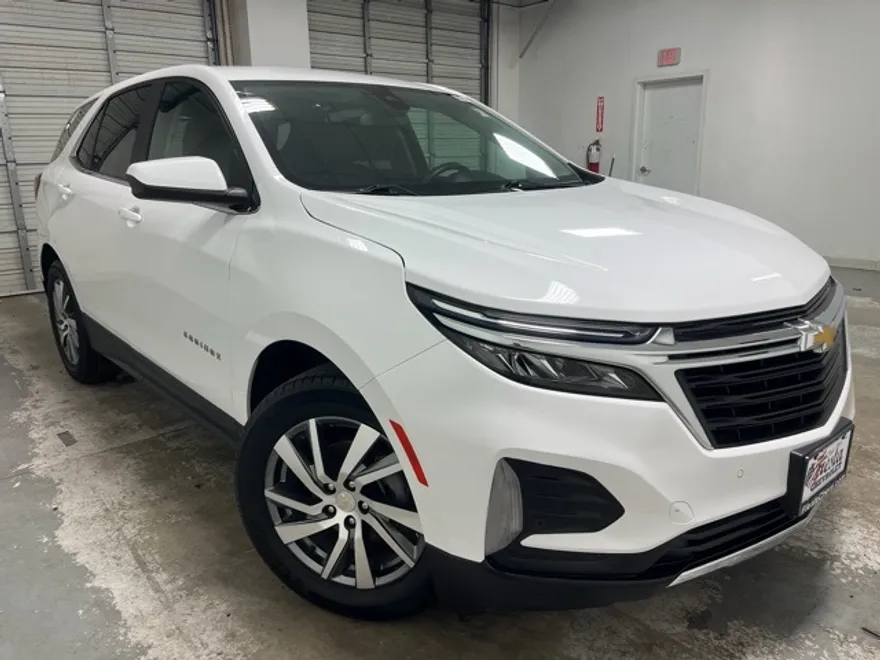 2022 Chevrolet Equinox LT photo 1