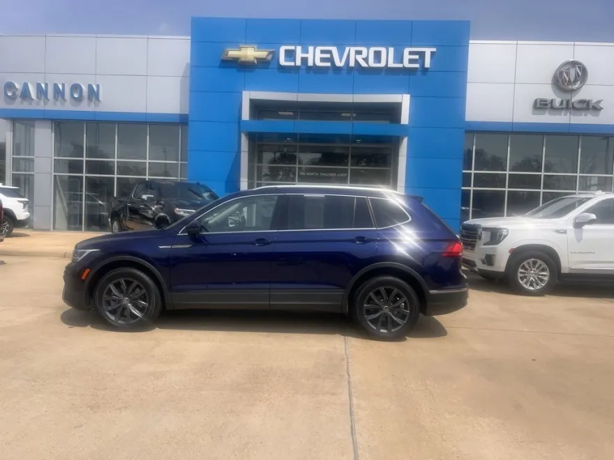 2022 Volkswagen Tiguan SE photo 1