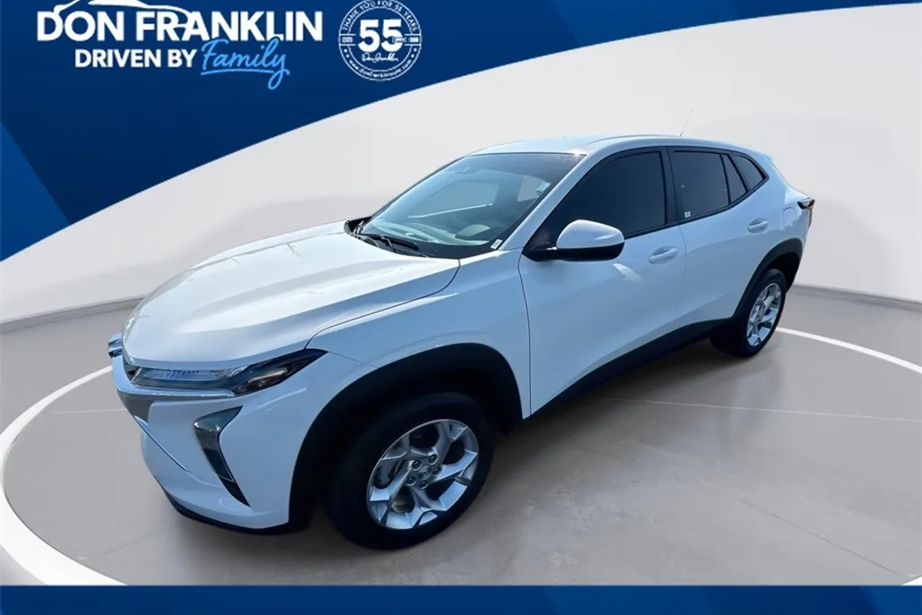 2025 Chevrolet Trax LS photo 1