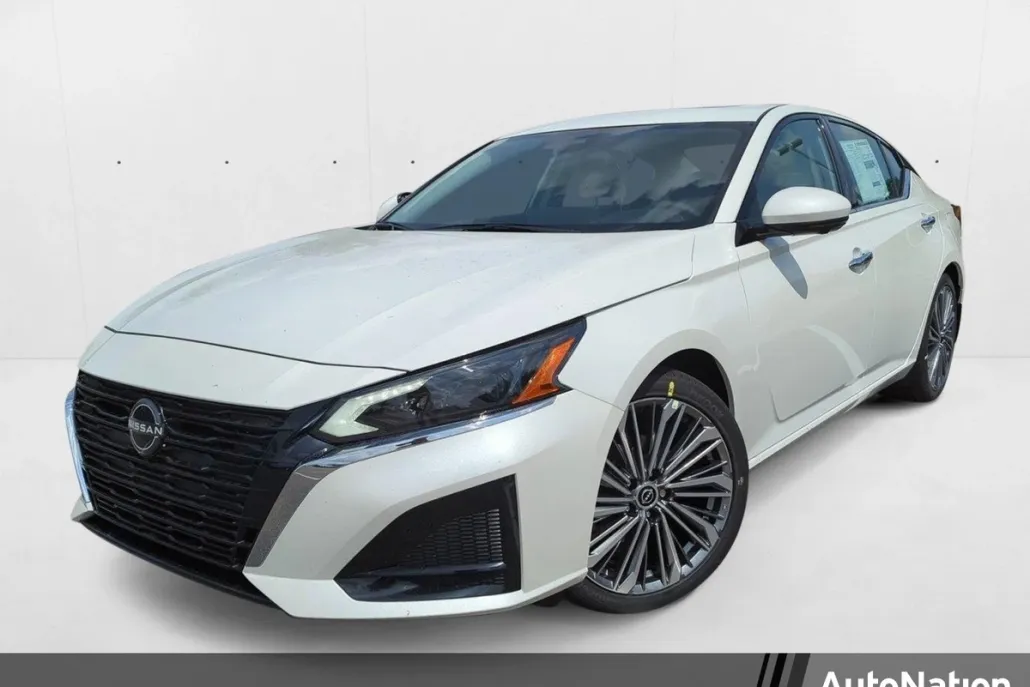 2024 Nissan Altima 2.5 SL photo 1