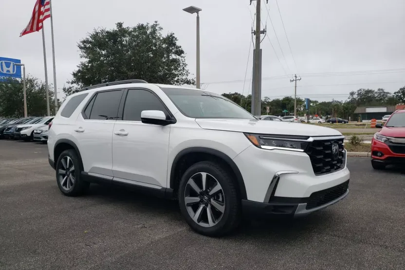2025 Honda Pilot Touring photo 1