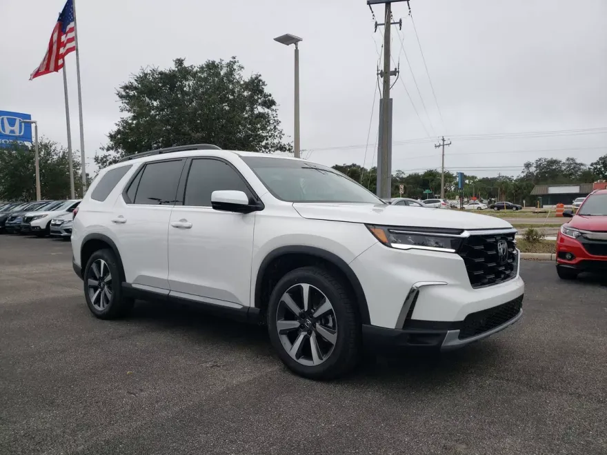 2025 Honda Pilot Touring photo 1