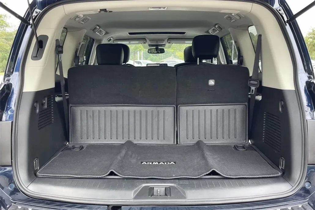 2024 Nissan Armada SL photo 1