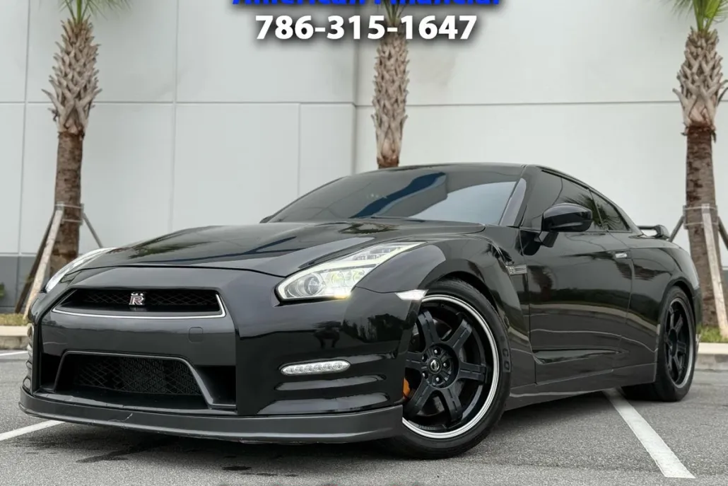 2013 Nissan GT-R Premium photo 1