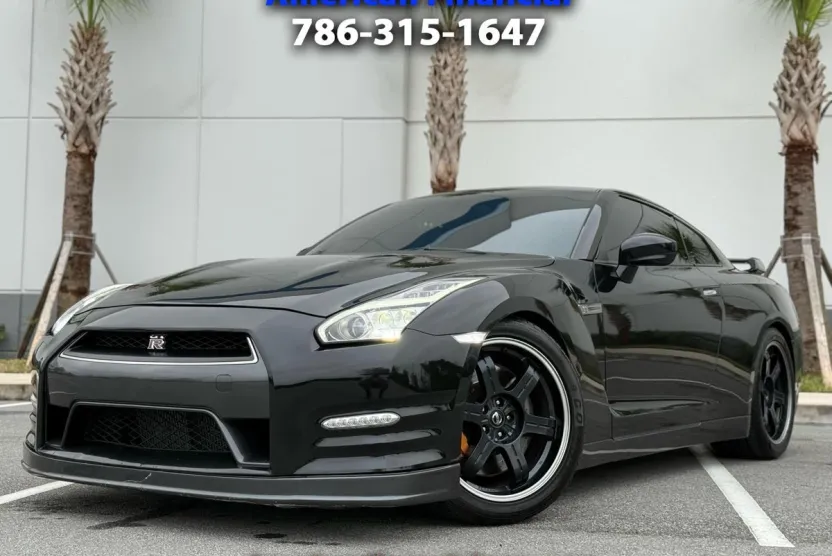 2013 Nissan GT-R Premium photo 1