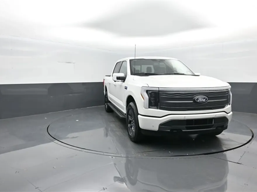 2025 Ford F-150 Lightning Lariat photo 1