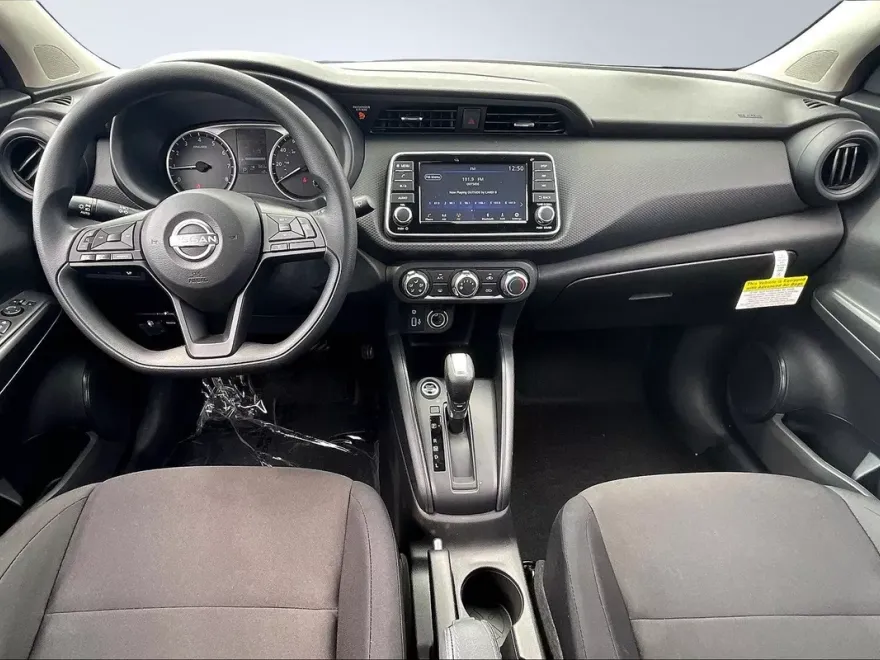 2025 Nissan Kicks Play S photo 1