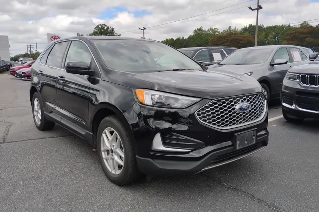 2024 Ford Edge SEL photo 1