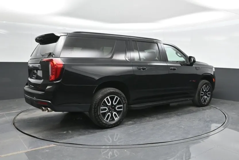 2023 Gmc Yukon XL AT4 photo 1