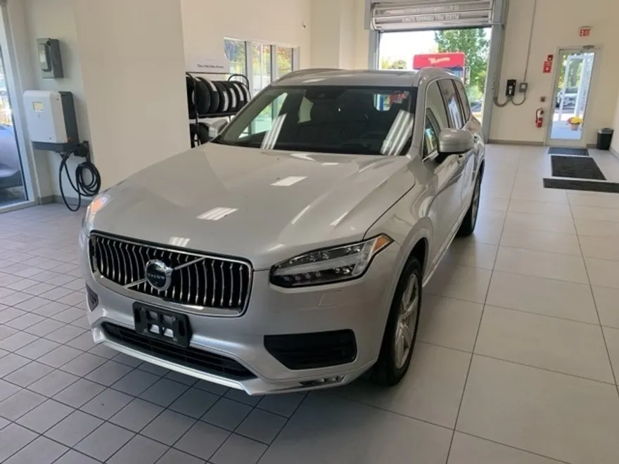 2020 Volvo XC90 T6 Momentum photo 1