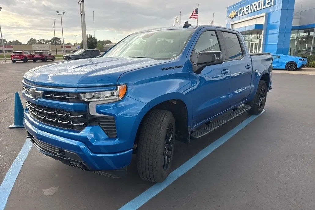 2024 Chevrolet Silverado 1500 RST photo 1