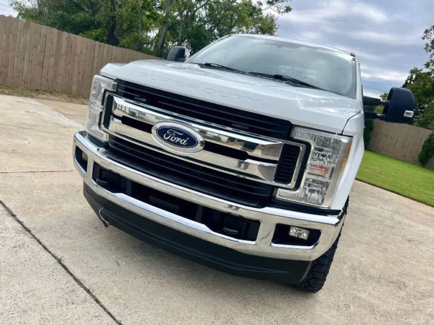 2017 Ford F-250 XLT photo 1