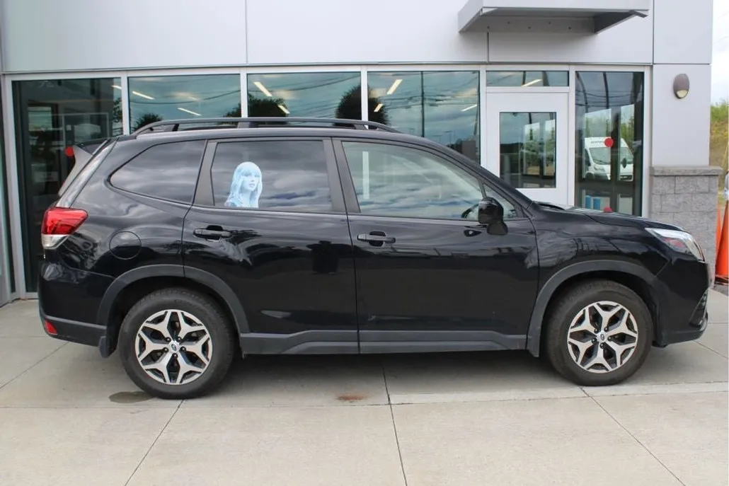 2023 Subaru Forester Premium photo 1