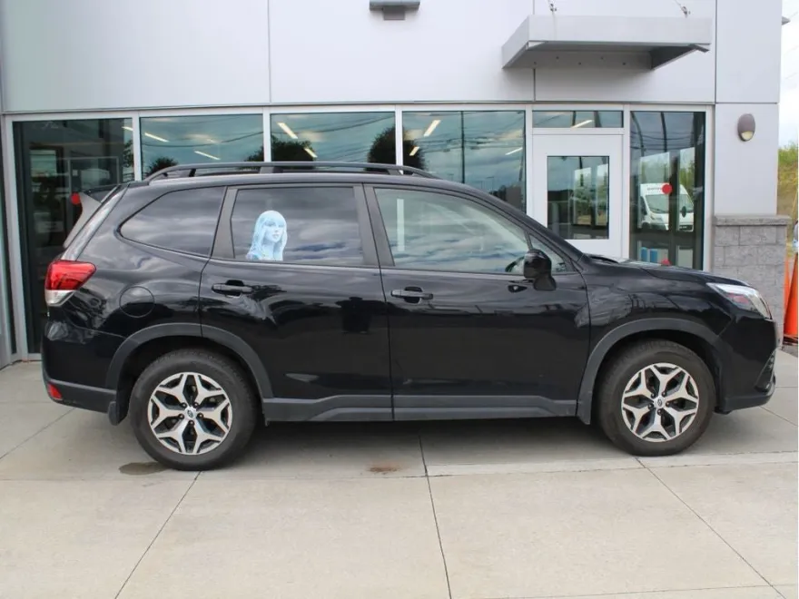 2023 Subaru Forester Premium photo 1