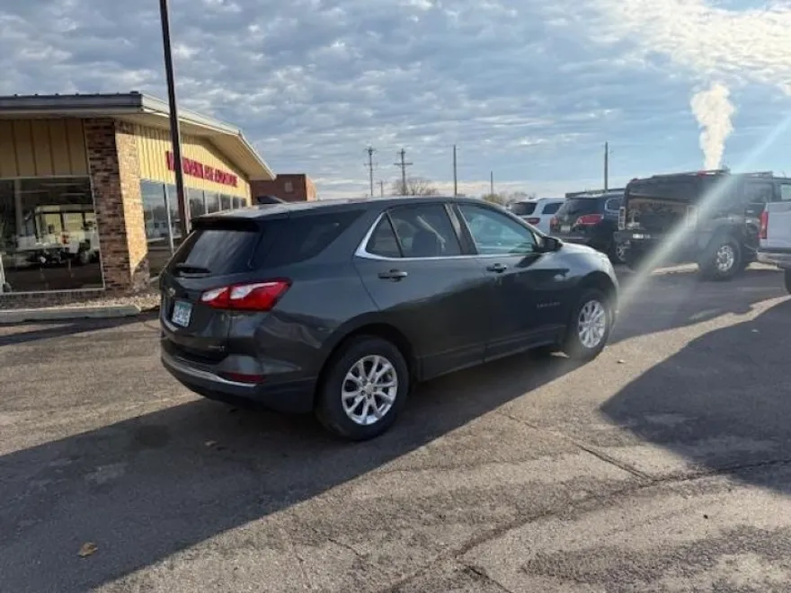 2021 Chevrolet Equinox LT photo 1