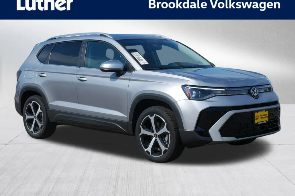 2025 Volkswagen Taos SEL photo 1