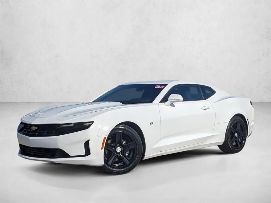 2023 Chevrolet Camaro 1LT photo 1