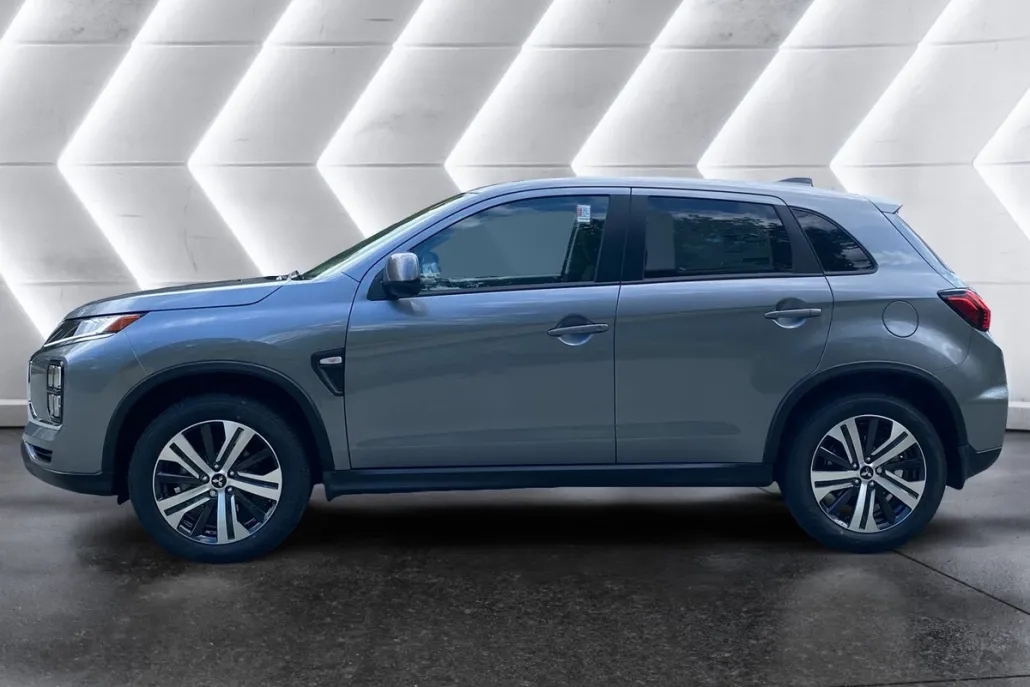 2025 Mitsubishi Outlander Sport ES photo 1