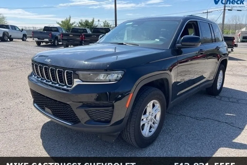 2023 Jeep Grand Cherokee Laredo photo 1