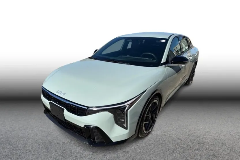 2025 Kia K4 GT-Line photo 1