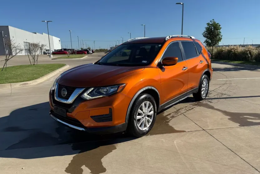 2020 Nissan Rogue SV photo 1