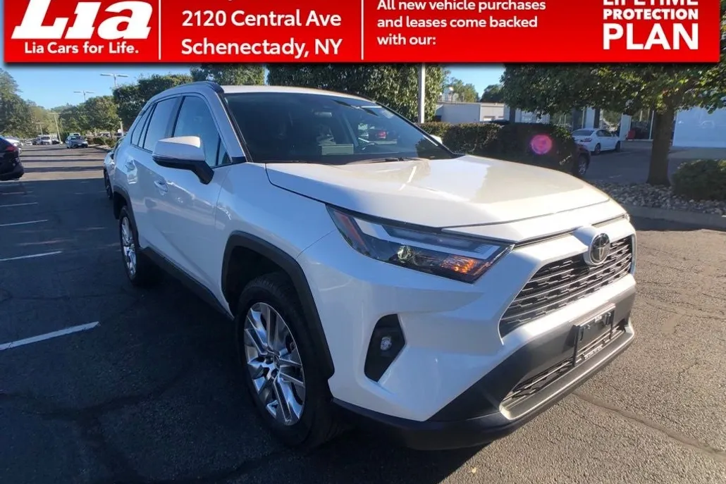 2024 Toyota RAV4 XLE Premium photo 1