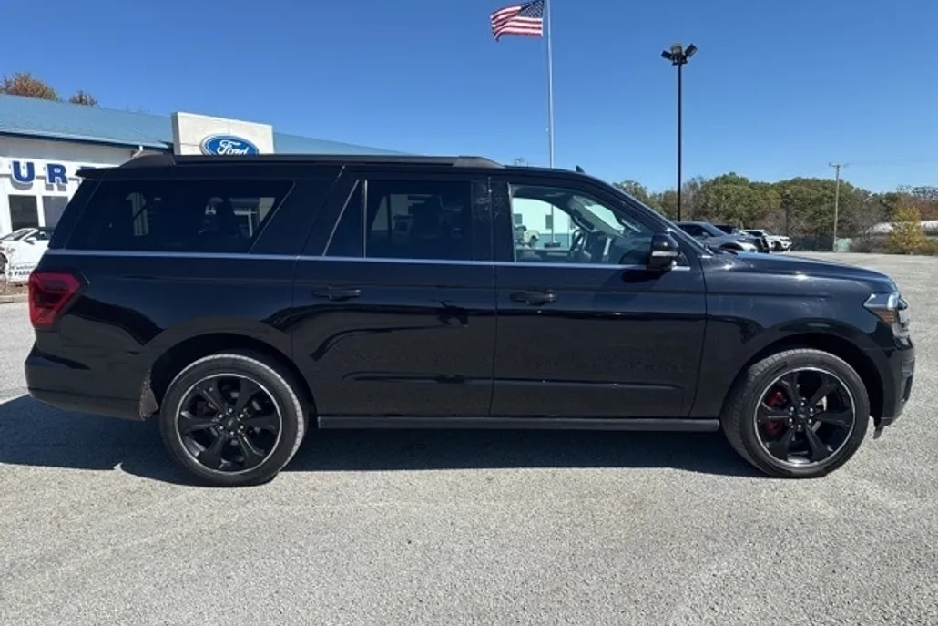 2023 Ford Expedition MAX Limited photo 1